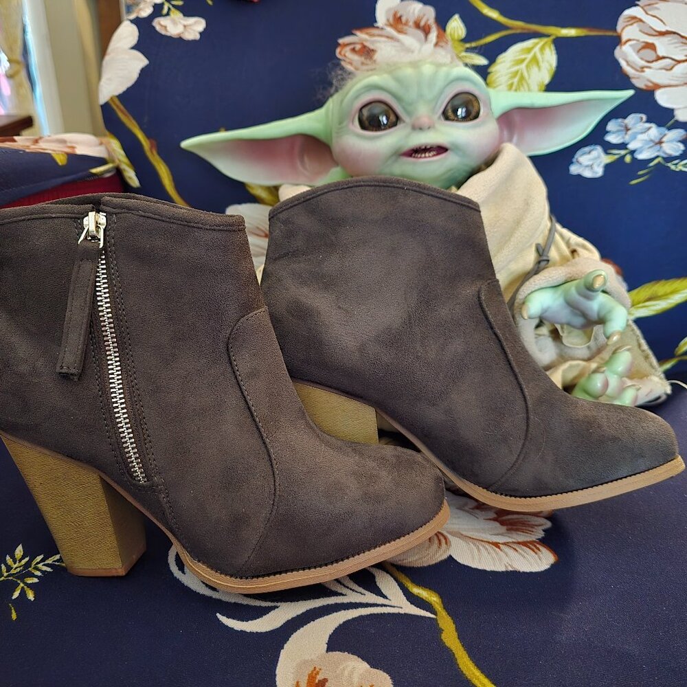Beston faux-suede Booties Size 9/9.5